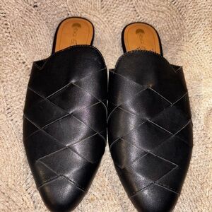 Big Buddha Black Woven Leather Mule Slides Size 9 NEW
